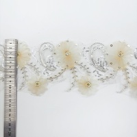 Dentelle perlée en polyester soluble dans l'eau en gros, garniture en dentelle 3D, accessoires en tissu, bord ondulé, broderie de perles et de paillettes, dentelle colorée