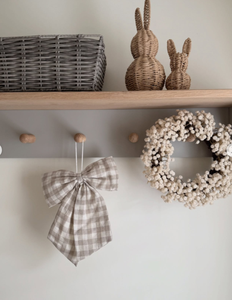 Grande couronne de Noël en gingham beige naturel avec nœud suspendu, taille personnalisée, en tissu de lin doux, décoration de porte d'entrée style ferme - Product Image 2