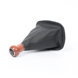 Pomo de Palanca de Cambios de Cuero con Diseño Ergonómico y Acabado en Madera para Volkswagen Passat B5 de 5 y 6 Velocidades - Product Image 3