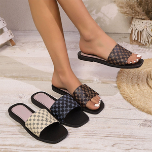 Pantoufles plates personnalisables pour femmes, vente en gros directe d'usine, pantoufles de créateur tendance pour l'extérieur - Product Image 6