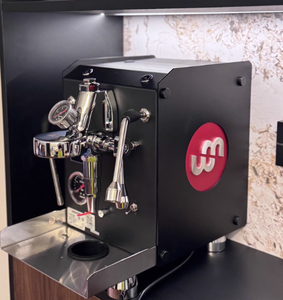 Machine à café automatique italienne Wigomat K5 Pro Black Warrior E61 avec préchauffage et réservation, certifiée ROHS, pour usage hôtelier - Product Image 4