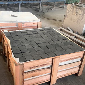 Pavé de pierre cubique de granit noir absolu flammé africain expédié du port de BEIRA - Product Image 2