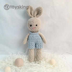 手編みのカップルウサギ - かわいい長い脚のウサギのペア、バレンタインデーの贈り物＆カップルのための家の装飾ぬいぐるみ - Product Image 4