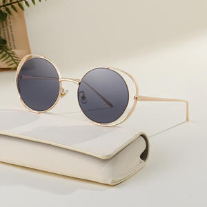 แว่นกันแดดแฟชั่นทรงกลมสำหรับผู้หญิง ป้องกันรังสียูวี 400 ระดับ 2 กรอบพลาสติกและโลหะ - Product Image 5