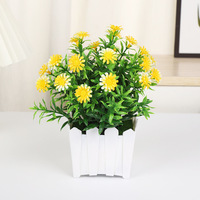 Kunstmatige Daisy Flower Fence Set Kleine zonnebloempotplant in witte houten schuttingpot Home Woonkamer Entree Decoratie