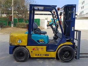 Chariot élévateur diesel Komatsu 3 tonnes 4.5m de hauteur de levage Excellente performance Chariot élévateur d'occasion de qualité garantie à vendre - Product Image 2