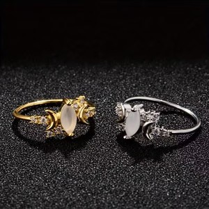 Anello a Forma di Luna per Donne, Gioiello Elegante e Raffinato da Indossare sul Dito - Product Image 4