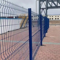 Barrière de sécurité robuste en fil d'acier à faible teneur en carbone, incurvée en 3D, pour cour, parking, station, panneau de clôture durable en maille galvanisée, design moderne
