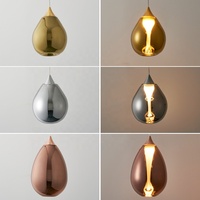 Lustre suspendu à LED d'intérieur moderne européen Lampe à suspension boule de verre décorative avec escalier en fer pour chambre à coucher