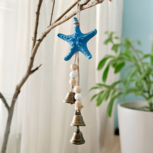 Carillon éolien style méditerranéen en forme d'étoile de mer avec perles en bois et clochettes en laiton pour décoration extérieure, entrée, balcon, à suspendre - Product Image 2