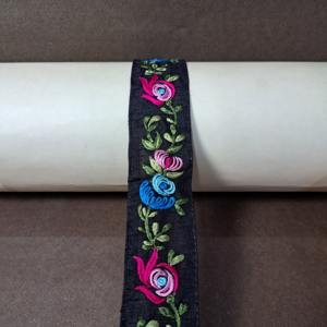 Garniture en dentelle brodée de polyester floral de haute qualité pour robes de mariée et décoration de vêtements disponible à un prix abordable - Product Image 1