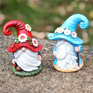 ตุ๊กตาโนมเรซิ่นประดับสวน หมวกสีน้ำเงินและสีแดง พร้อมดอกไม้ ของตกแต่งภายในและภายนอกบ้าน สำหรับบ้านและสวน - Product Image 3