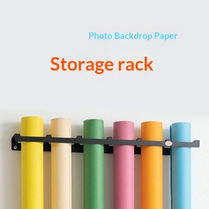 Support mural pour papier de fond de studio avec fentes métalliques – Solution de rangement robuste pour photographes - Product Image 4