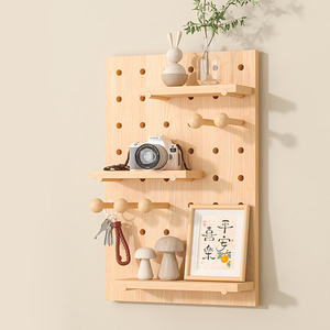 Tablero de clavijas de madera Tablero de clavijas de pared Estante Tablero de clavijas para juegos Estantes flotantes Ganchos de pared con colgador de pared de estante - Product Image 3