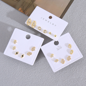 Boucles d'oreilles Evil- Eye pour femmes Bijoux en plaqué or 18 carats Boucles d'oreilles main Hamsa délicate avec pierres précieuses CZ - Product Image 3