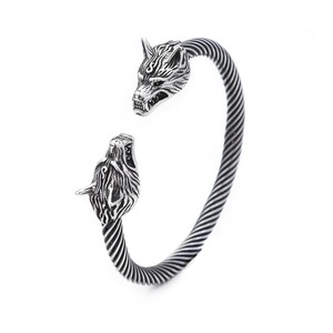 Bracelet ouvert en acier avec têtes de loup et accents dorés, style viking, pour homme, cadeau, par Yunnique - Product Image 5