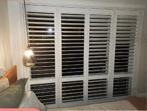 Vente Flash : Stores Horizontaux en Bois et PVC Finition Blanche, Hauteur Totale, Fabrication Directe Usine, Personnalisables, pour Décoration, Faciles à Nettoyer - Product Image 4