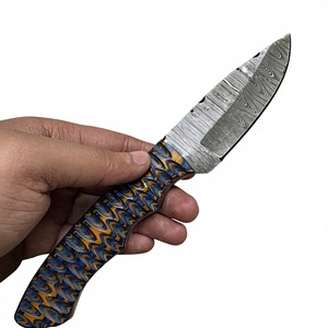 Couteau à lame fixe Drop Point en acier Damas, manche en bois Pakka bleu, couteau de survie pour le camping et le bricolage - Garantie 3 ans, prix abordables - Product Image 1