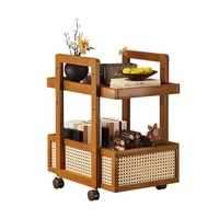 Chariot de service vintage OEM à 2 niveaux en bambou avec tressage en rotin, chariot de rangement mobile pour cuisine et salon sur roulettes, élégant chariot de bar