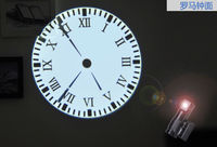 Horloge de projection LED rotative à 180 degrés en résine moderne, personnalisable avec logo imprimé, silencieuse, télécommande, pour bureau et table, vente en gros