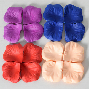 D214 Pétales <span class=keywords><strong>de</strong></span> rose artificiels 100 pièces Décoration <span class=keywords><strong>de</strong></span> mariage Anniversaire Accessoires <span class=keywords><strong>de</strong></span> ballons Fausses pétales Vente en gros - Product Image 2