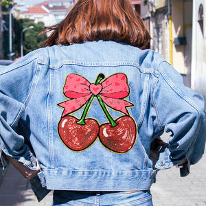 Design scintillant de cerises et de nœuds avec des détails en paillettes, parfait pour personnaliser les projets de mode et ajouter une touche amusante - Product Image 4