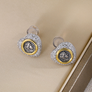 Pendientes de Lujo con Diseño de Moneda Antigua y Ninfas Acuáticas - Product Image 3