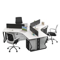Ensemble de bureaux modernes et simples pour personnel avec cloison de séparation, poste de travail quatre personnes, bureau informatique