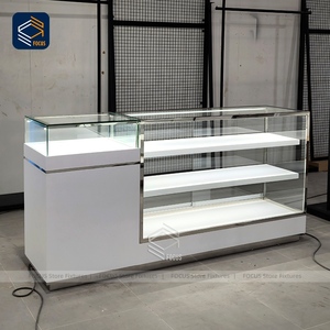 Vitrine de magasin de détail personnalisée en verre trempé blanc, étagères à vision complète avec éclairage LED, design de présentoir - Product Image 1