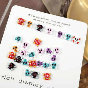 20 Breloques Mixtes en Résine pour Ongles, Motifs Halloween Mignons et Amusants, Mini Crânes Colorés pour Décoration DIY d'Ongles, Vente en Gros - Product Image 3