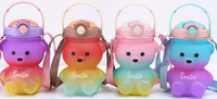 Gourde portable en plastique de 1000 ml, style tendance, motif ours souriant, couleur dégradée, idéale pour enfants et étudiants, en stock
