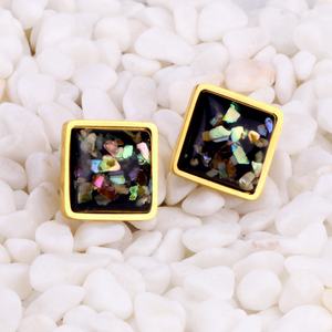 Vente en gros de bijoux en acier inoxydable à la mode, ensemble collier et boucles d'oreilles de mariée avec pendentif double cœur en forme de coquille noire - Product Image 3