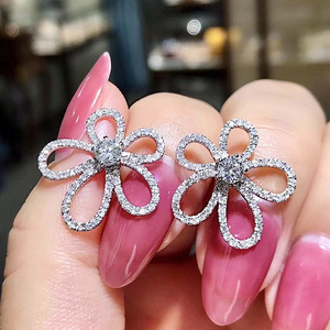 Orecchini a forma di girasole a cinque petali per donna, gioielli per le orecchie dolci ed eleganti, alla moda, floreali - Product Image 1