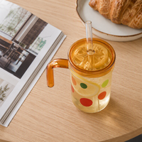 Tasse en verre artisanale ludique de 500 ml sans BPA à pois avec poignée ambrée, couvercle et paille pour boissons chaudes/froides, café et thé, compatible micro-ondes