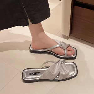 Sandales plates classiques légères pour femmes 2026 Nouvelle mode estivale Rétro Polyvalentes Antidérapantes Élégantes Décontractées - Product Image 3