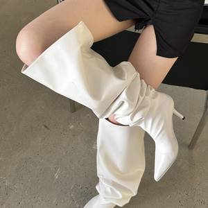 Bottes longues pour femme à mollet large, style froissé, grandes bottes rouges en cuir montant jusqu'au genou pour femmes - Product Image 3