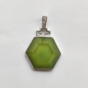 Colgante Hexagonal de Plata 925 con Jade Verde/Cuarzo - Product Image 1