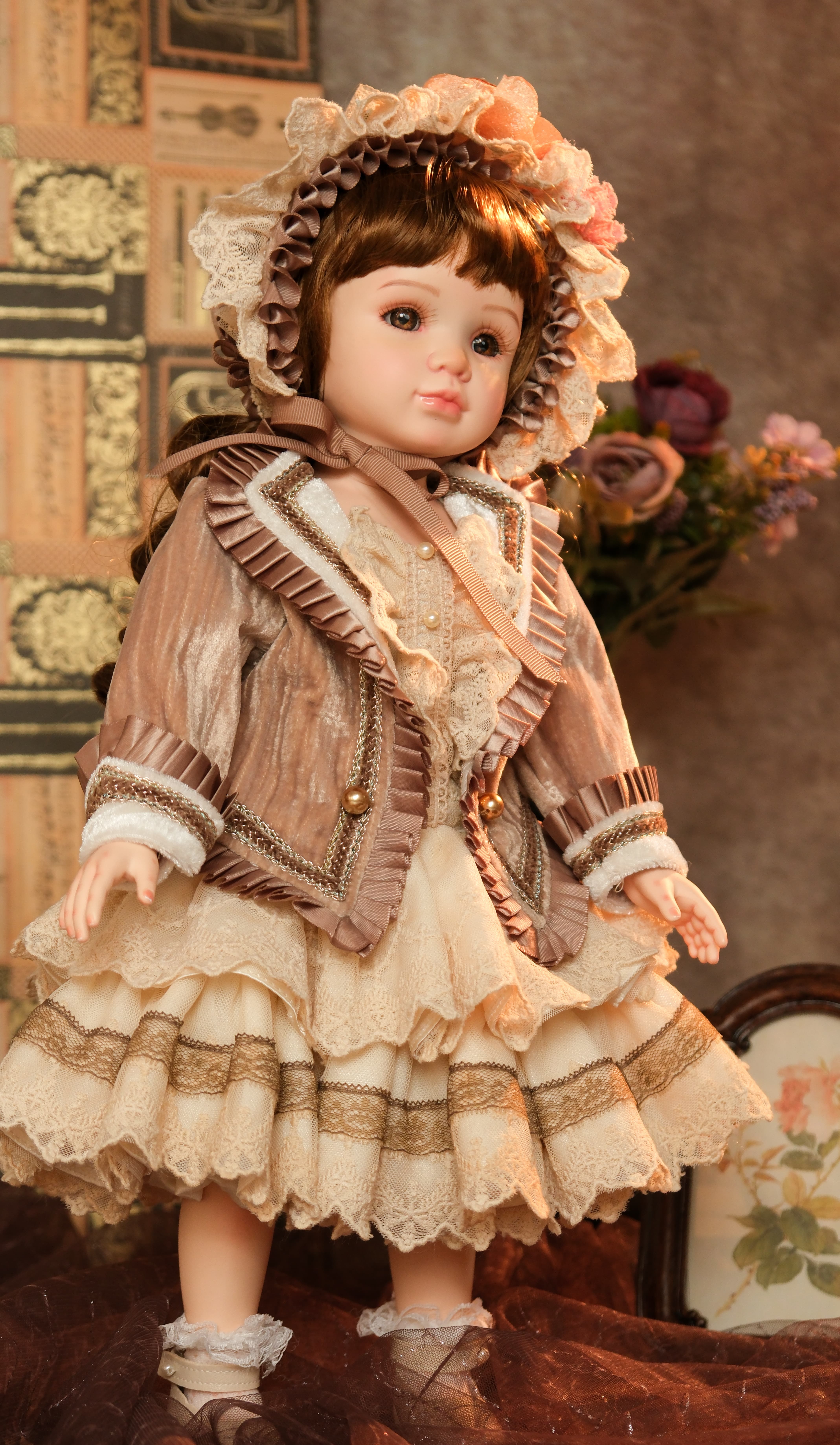 Poupée en porcelaine de 18 pouces 5