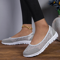 Vente en gros de baskets décontractées pour femmes, personnalisées, respirantes, en dentelle ajourée, à semelle épaisse blanche, noires, style urbain, usine OEM