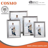 Cadres photo rectangulaires en métal argenté gaufré, profil large, pour table ou suspension, écologiques et légers, style épuré