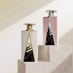 ขวดน้ำหอมแก้วดีไซน์พิเศษหรูหราขนาด 100 มล. พร้อมหัวฉีดแบบพ่น ฐานหนา ขวดเปล่า รับทำโลโก้ กล่องบรรจุภัณฑ์พรีเมียม - Product Image 3