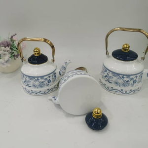 Venta caliente Nuevo diseño Antigua Forma de campana Esmalte Tetera con mango dorado Inducción de gas Esmalte disponible Hervidor hirviendo - Product Image 5