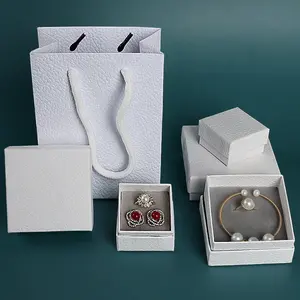 Kotak Perhiasan Gelang Premium dengan Kantong Kertas