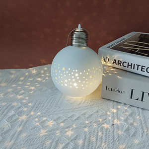 La palla <span class=keywords><strong>di</strong></span> natale bianca ha condotto la lampada <span class=keywords><strong>di</strong></span> natale decorazione <span class=keywords><strong>di</strong></span> luce a LED nuova palla appesa ornamento <span class=keywords><strong>di</strong></span> plastica lampada per la decorazione <span class=keywords><strong>di</strong></span> casa ufficio - Product Image 5