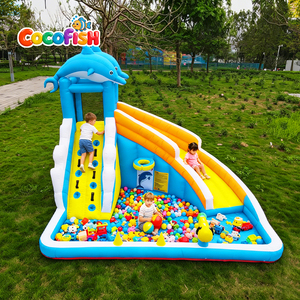 Scivolo d'Acqua Gonfiabile CocoFish Oxford, Castello Gonfiabile per Bambini con Parete da Arrampicata e Pistola ad Acqua - Product Image 1
