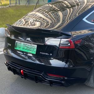 กันชนท้ายแบบลากจูง Welta Hot Style ผลิตจากพลาสติก ABS+PP พร้อมดีไซน์ Ducktail สำหรับรถยนต์ Tesla Model 3 ปี 2019-2022 แบบยึดติดด้วยสลักเกลียว  ใช้ได้กับรถ 100% - Product Image 6