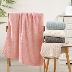 Couverture King super douce Couverture de lit légère en flanelle soyeuse de qualité supérieure à motif de carreaux d'ananas Utilisation en toutes saisons - Product Image 3