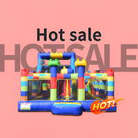 Château gonflable commercial en PVC avec toboggan et blocs de construction Lego, personnalisable en couleur et logo