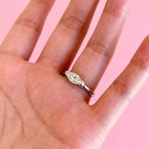 Cincin Janji Wanita dengan Batu Zirkon Kubik Tunggal Potongan Marquise, Lapisan Emas 18K, Perak Sterling 925 Asli, Perhiasan Mewah - Product Image 4