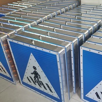 Feu de signalisation LED solaire pour croisements routiers, alimenté par LED/CA, avec fonction Stop